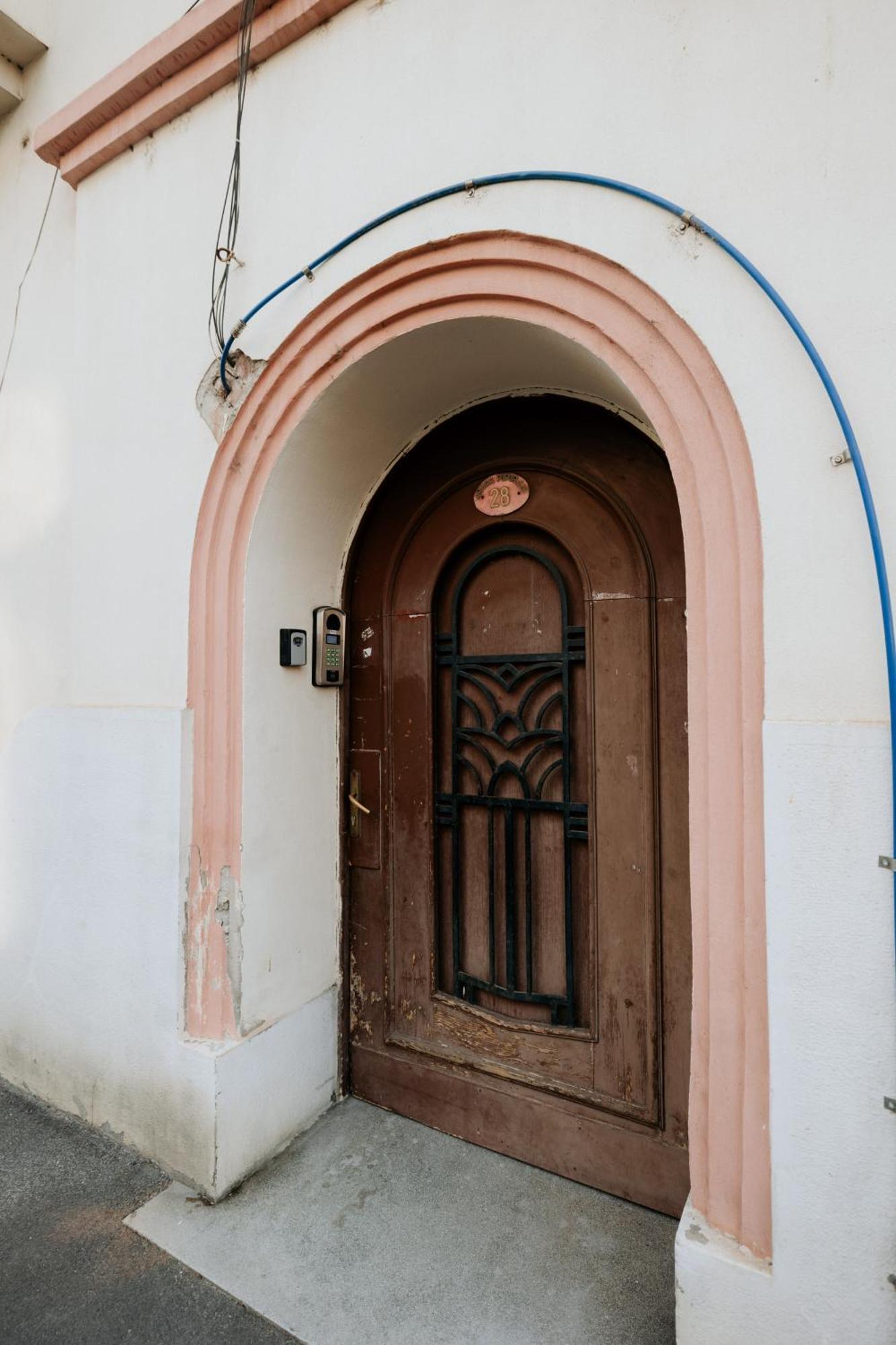 Decebal Central Studio - Elegant And Cozy Stay Arad Exterior photo